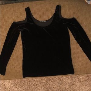 Harlowe & Graham cold-shoulder long sleeve velvet